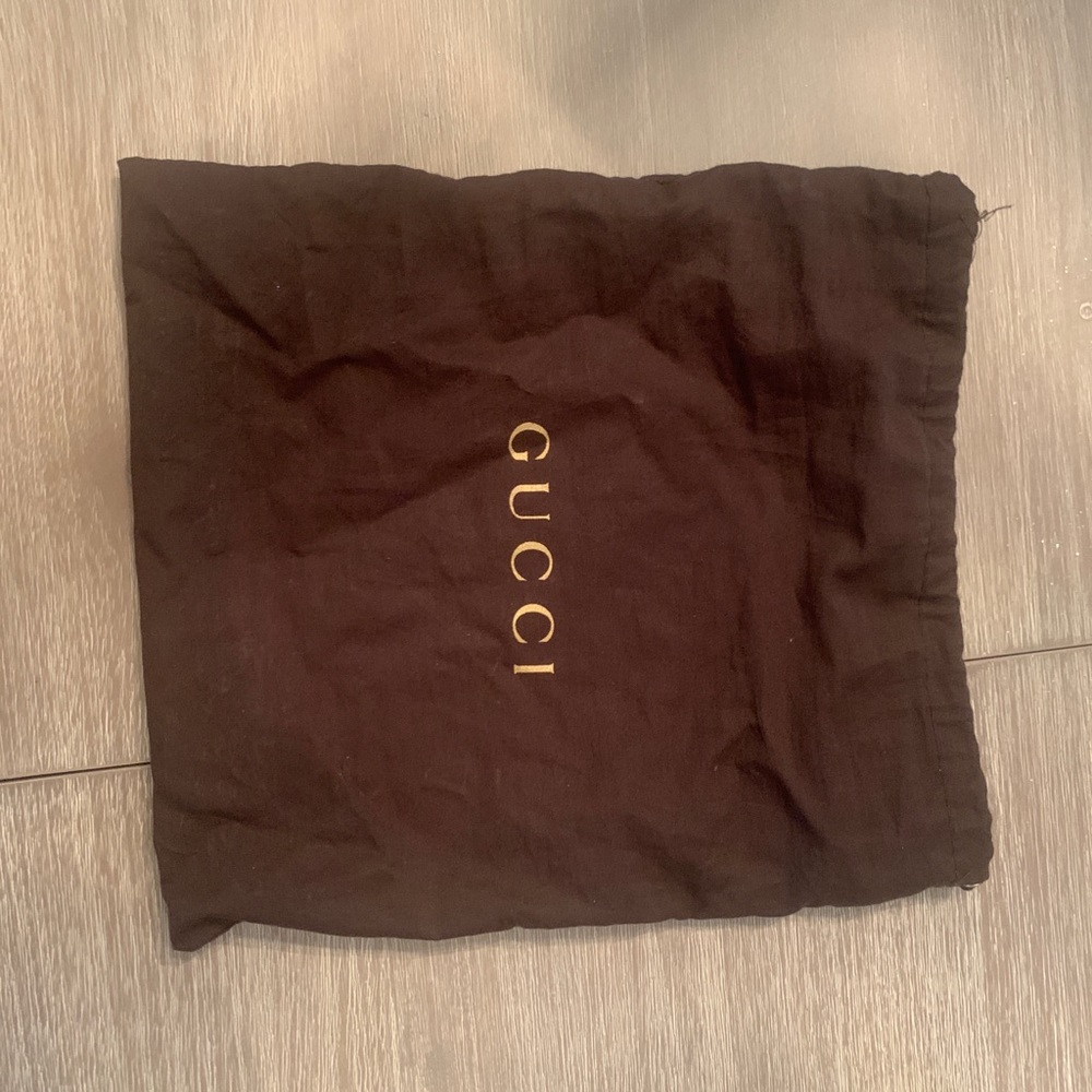 Medium size Gucci dust bag